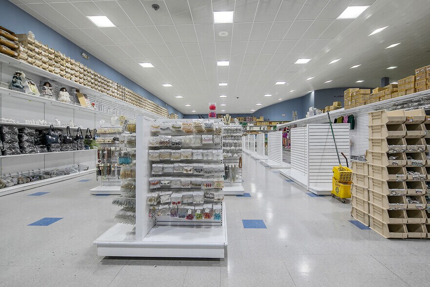 More Photos Of 4600-4610 Bragg Blvd, Fayetteville General Retail For Sale