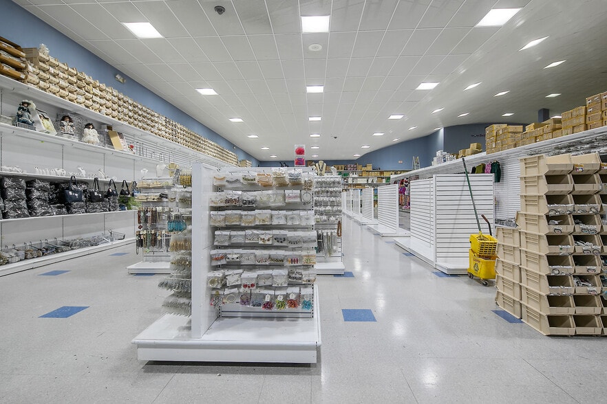 More Photos Of 4600-4610 Bragg Blvd, Fayetteville General Retail For Sale