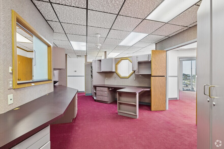 More Photos Of 1080 Caroline Dr, Washington Medical For Sale