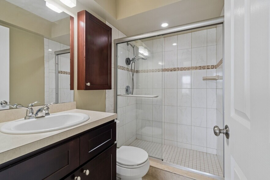 More Photos Of 2307 Bay Blvd, Indian Rocks Beach Apartments For Sale