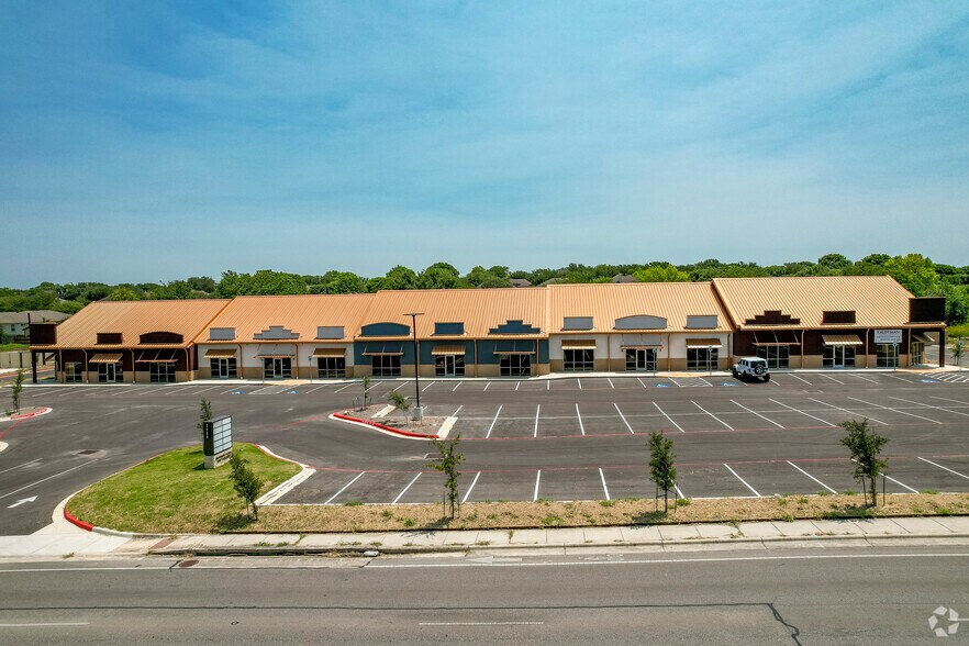 More Photos Of 2009 S Walnut Ave, New Braunfels Storefront For Lease