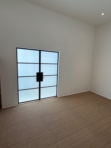 More Photos Of 8115 Melrose Ave, Los Angeles Storefront Retail Office For Lease