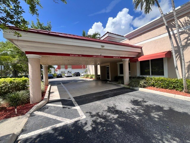 More Photos Of 733 Us-1, North Palm Beach Medical For Sale