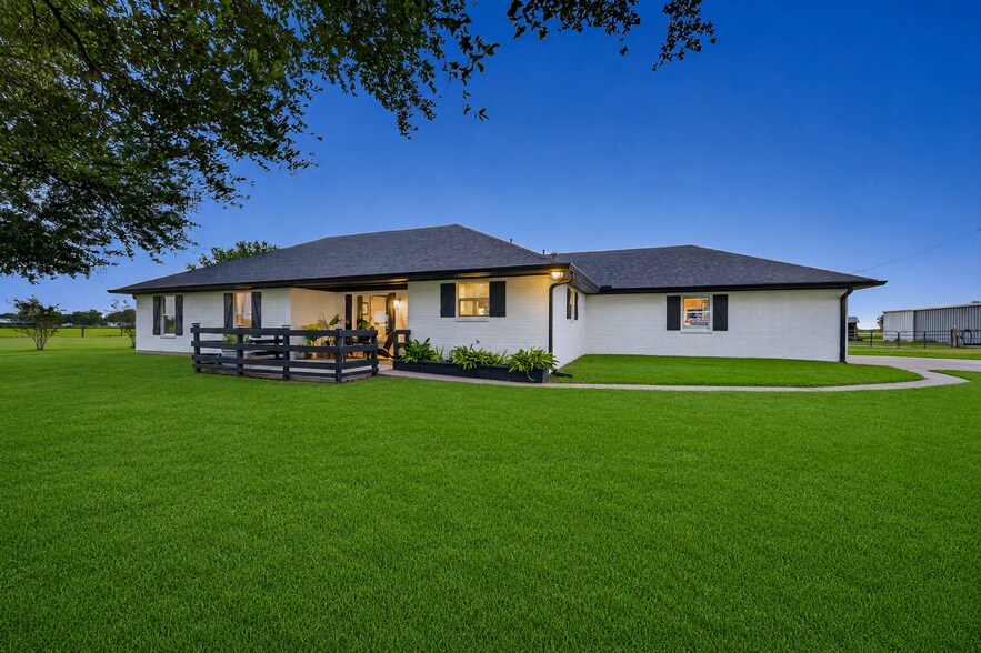 More Photos Of 10550 Brinkmeyer Rd, Needville Flex For Sale