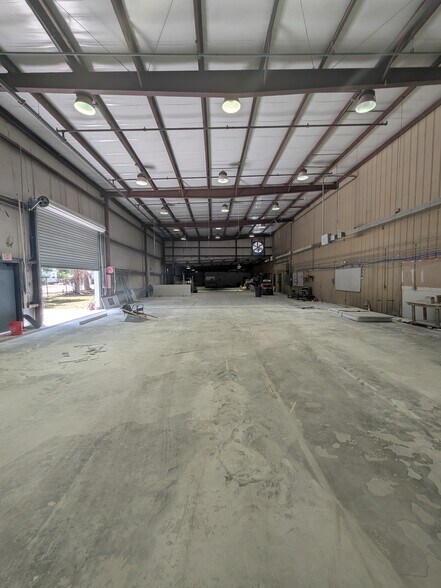More Photos Of 6205 31st St E, Bradenton Warehouse For Lease