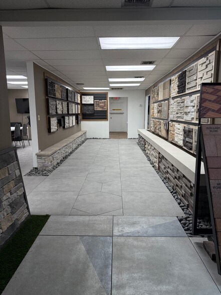 More Photos Of 2862-2898 NW 79th Ave, Miami Showroom For Lease