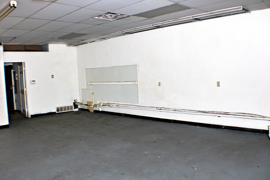 More Photos Of 10978 Montwood Dr, El Paso Unknown For Lease