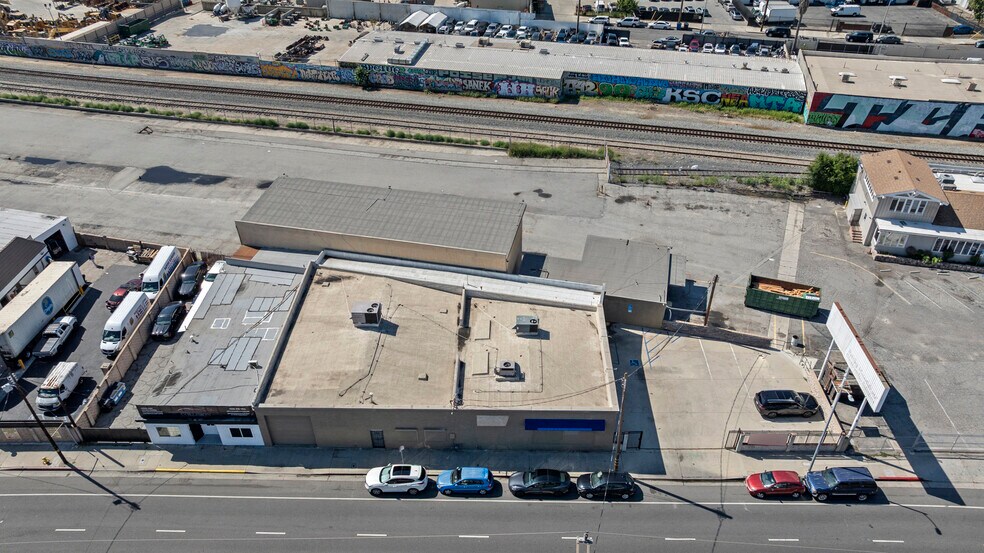 More Photos Of 18260 Parthenia St, Northridge Warehouse For Sale