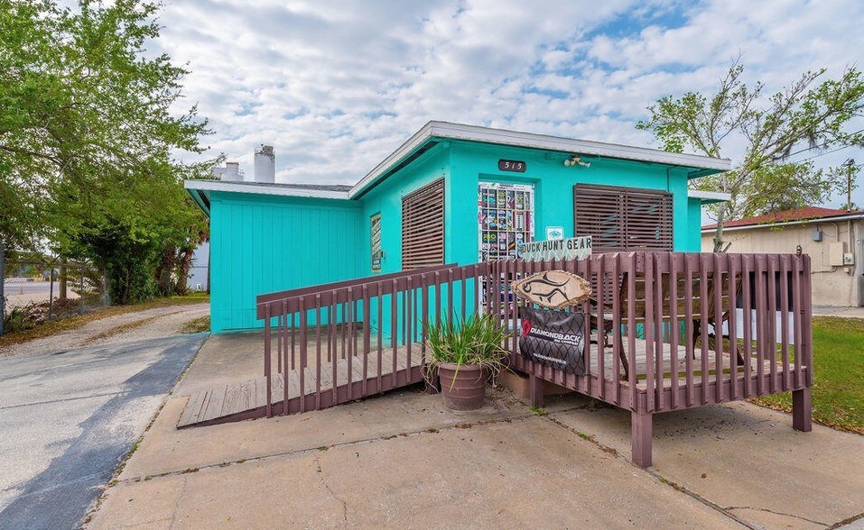 More Photos Of 515 Garden St, Titusville Freestanding For Sale