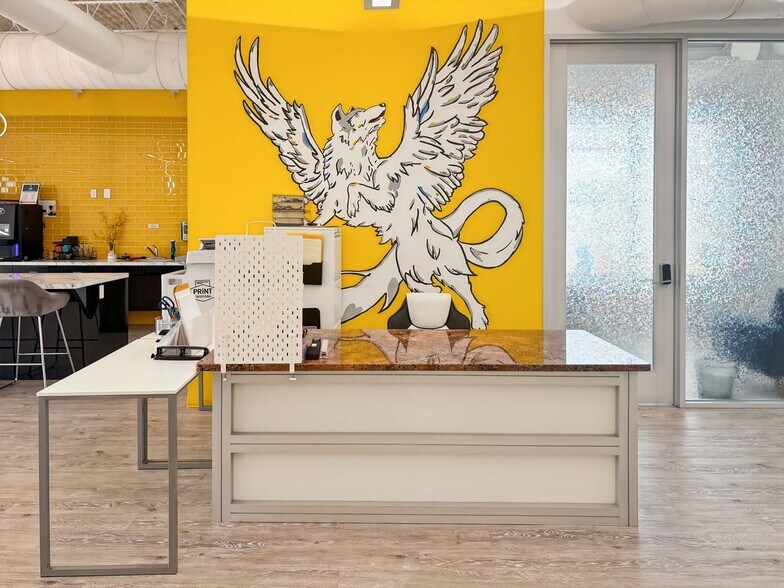 More Photos Of 8968-8998 Kirby Dr, Houston Coworking Space