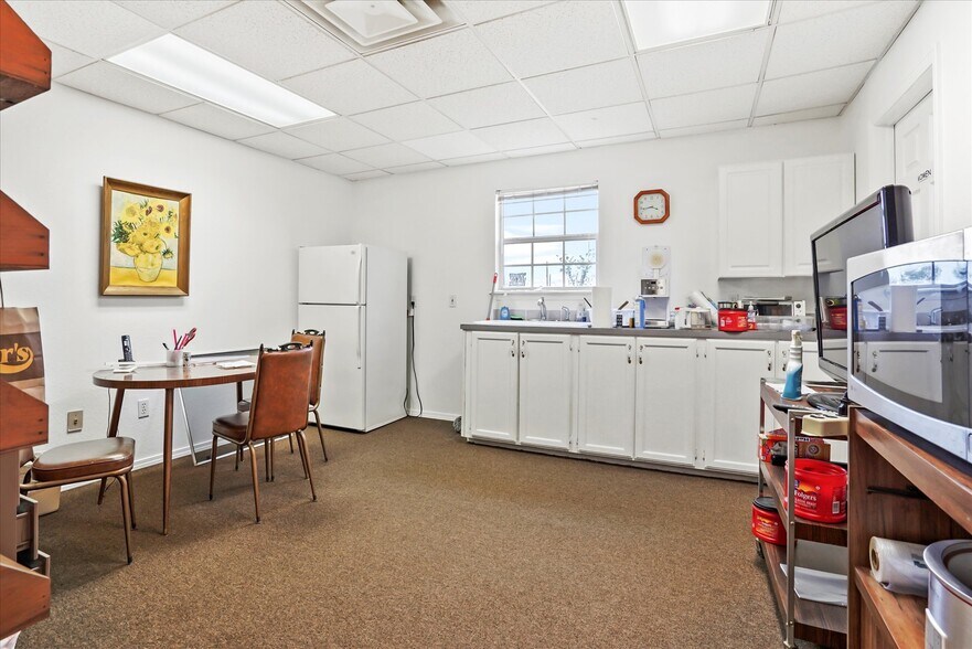 More Photos Of 9040 S Highway 51, Broken Arrow Office For Lease