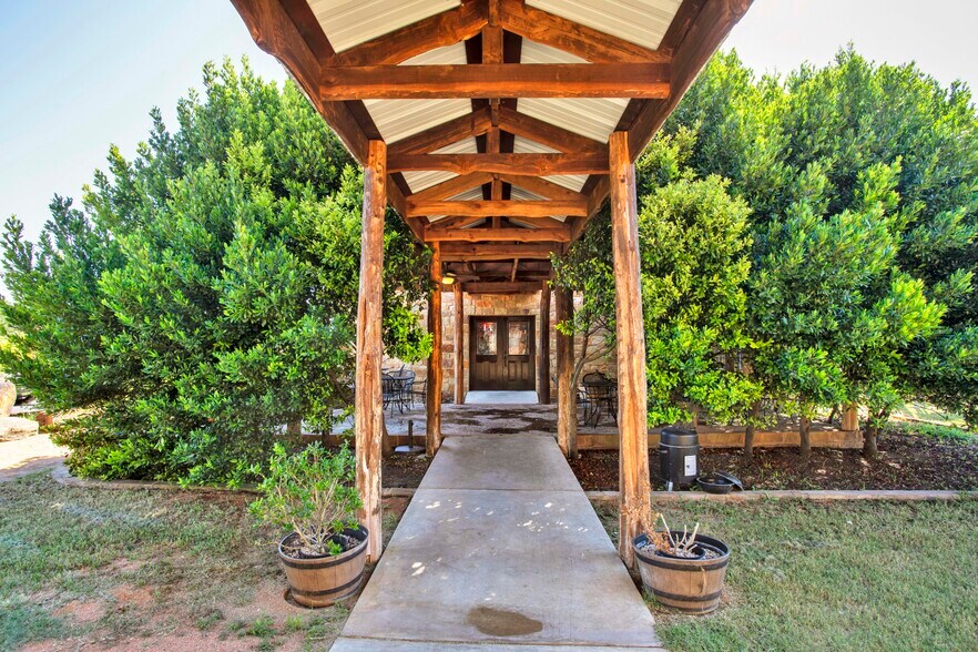More Photos Of 10207 E Hwy 290, Fredericksburg Freestanding For Sale