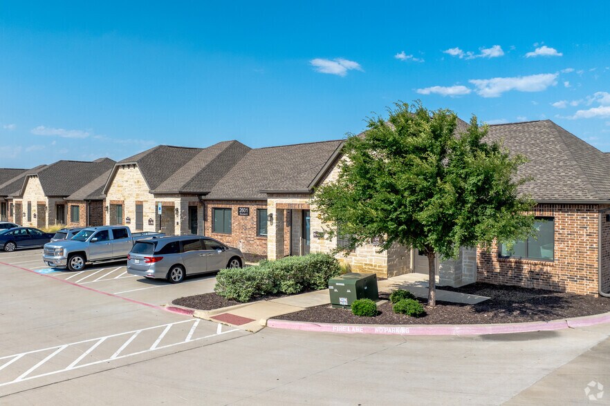 More Photos Of 2601 Little Elm Pky, Little Elm Office For Lease