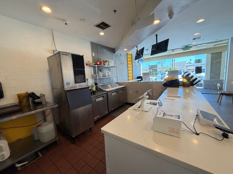 More Photos Of 627-655 W Duarte Rd, Arcadia Freestanding For Lease