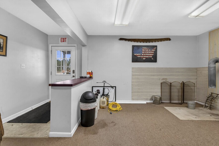 More Photos Of 21034 US Highway 96 S, Kirbyville Flex For Sale