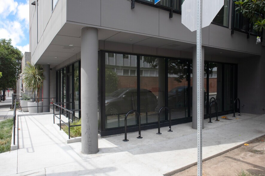More Photos Of 6762 Hawthorn Ave, Los Angeles Apartments For Lease