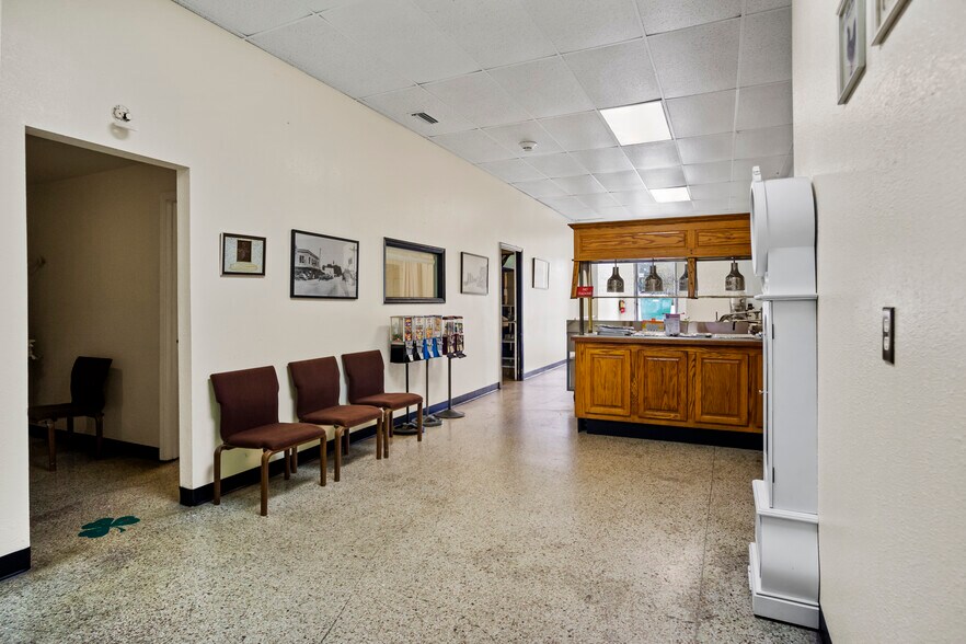 More Photos Of 20737 Central Ave, Blountstown Restaurant For Sale