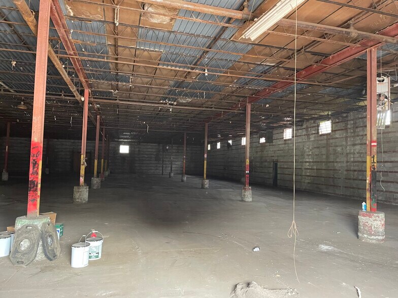 More Photos Of 3455 Empire Blvd SW, Atlanta Warehouse For Sale