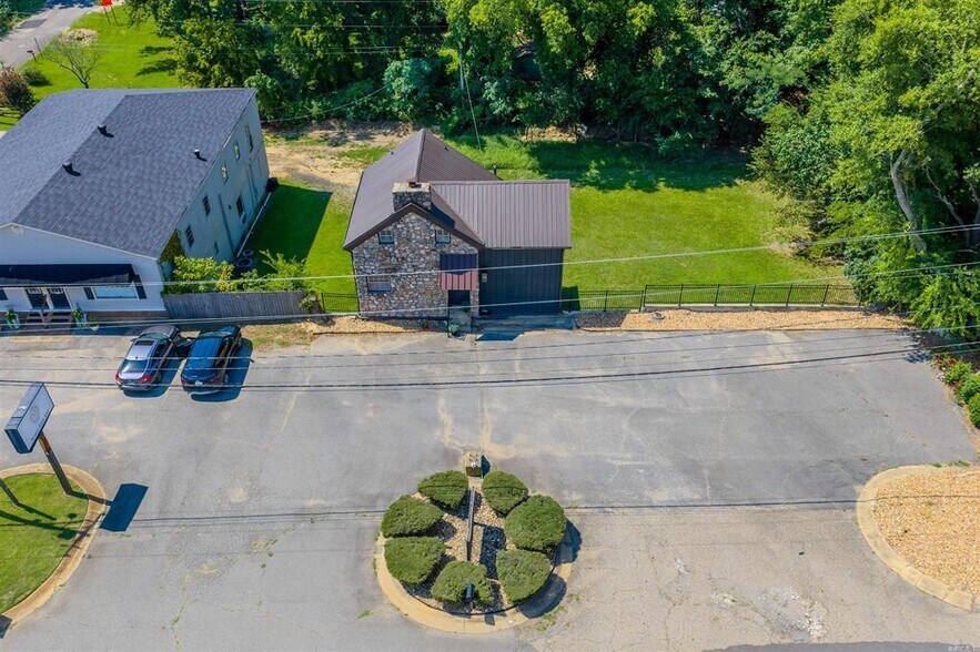 More Photos Of 17940 I 30, Benton Office For Sale