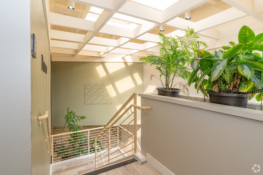 More Photos Of 710 Lakeway Dr, Sunnyvale Office For Lease