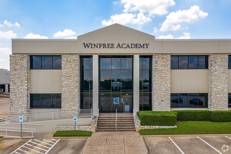 More Photos Of 2550 Beckleymeade Ave, Dallas Office For Lease