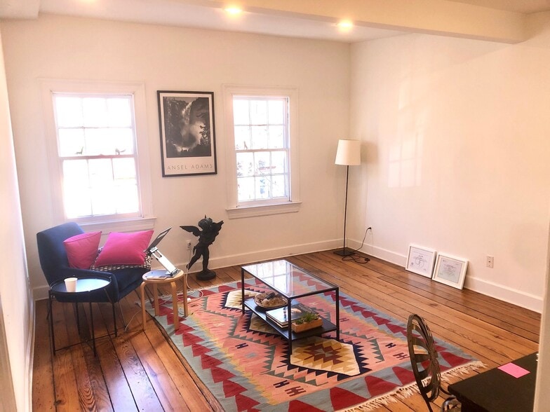 More Photos Of 3212 O St NW, Washington Storefront Retail Office For Lease