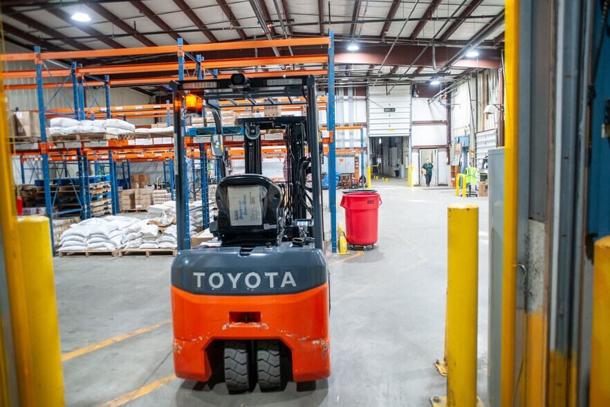 More Photos Of 97 N Hatfield Rd, Hatfield Warehouse For Lease