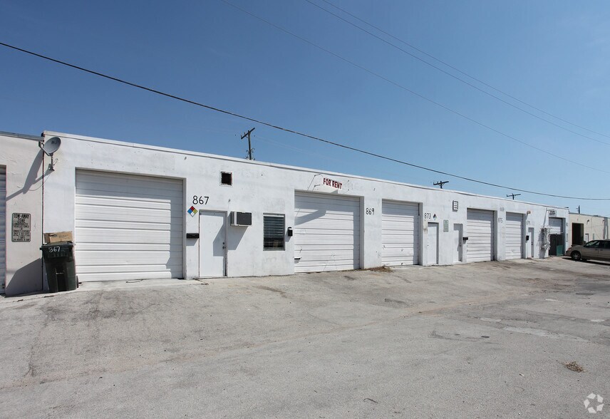 More Photos Of 867-881 NE 30th Ct, Oakland Park Warehouse For Lease