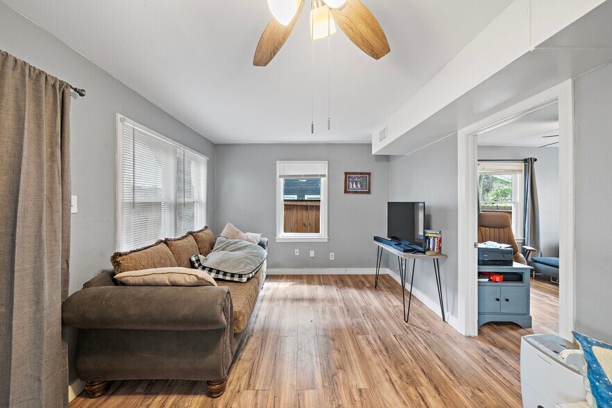 Primary Photo Of 609 Sealy St, Galveston Apartments For Sale