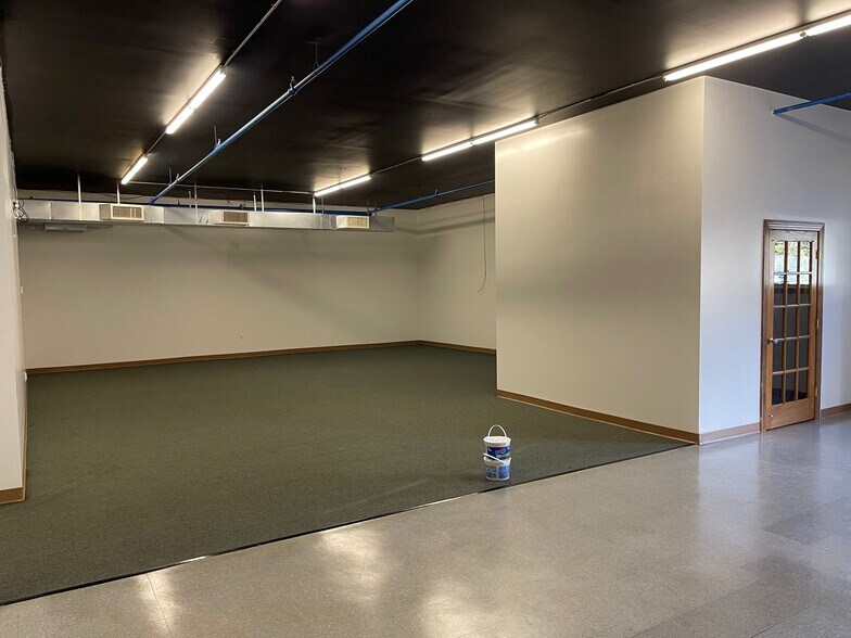 More Photos Of 154 New Britain Ave, Rocky Hill Restaurant For Sale