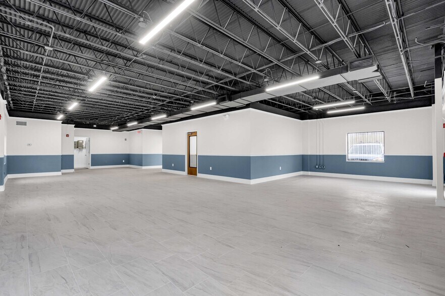 More Photos Of 417 8th St W, Bradenton Flex For Lease