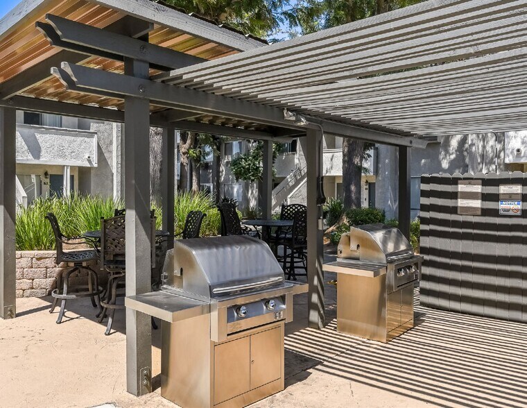 More Photos Of 12425 Oak Knoll Rd, Poway Apartments For Sale