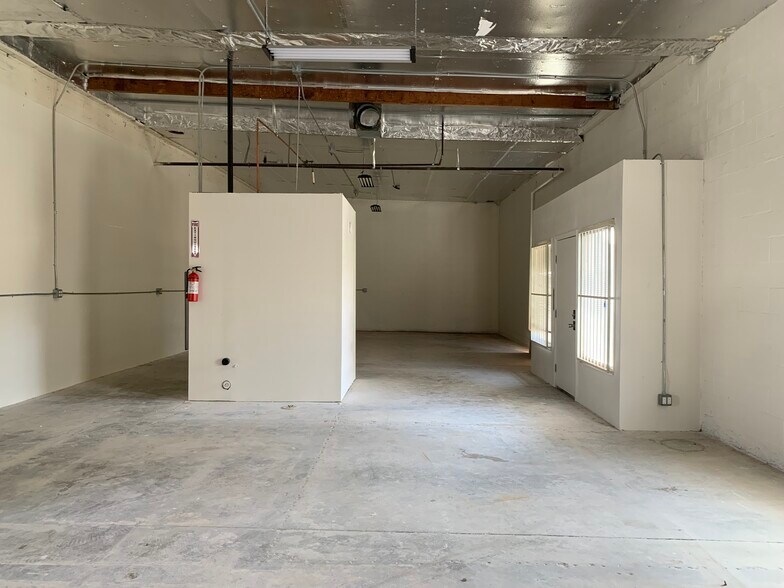 More Photos Of 20371 Prairie St, Chatsworth Manufacturing For Lease