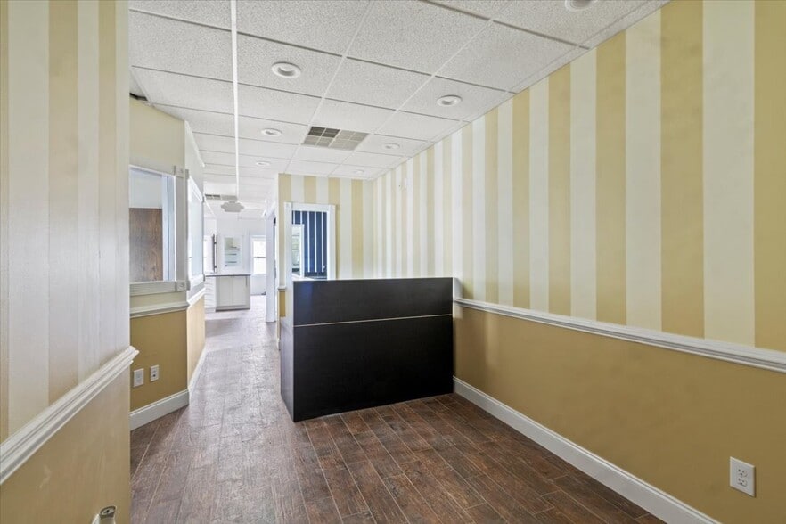 More Photos Of 530 E Main St, Chester Medical For Sale