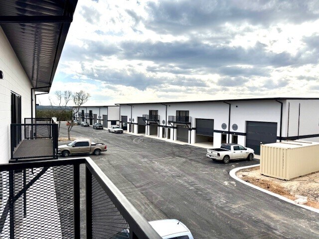 More Photos Of 15431 Fitzhugh Rd, Dripping Springs Showroom For Sale