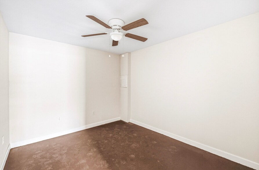 More Photos Of 902 S Leavitt Ave, Orange City Warehouse For Lease