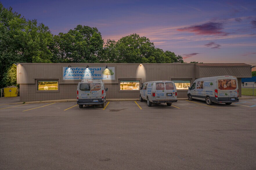 More Photos Of 16745 Dixie Hwy, Davisburg Warehouse For Sale