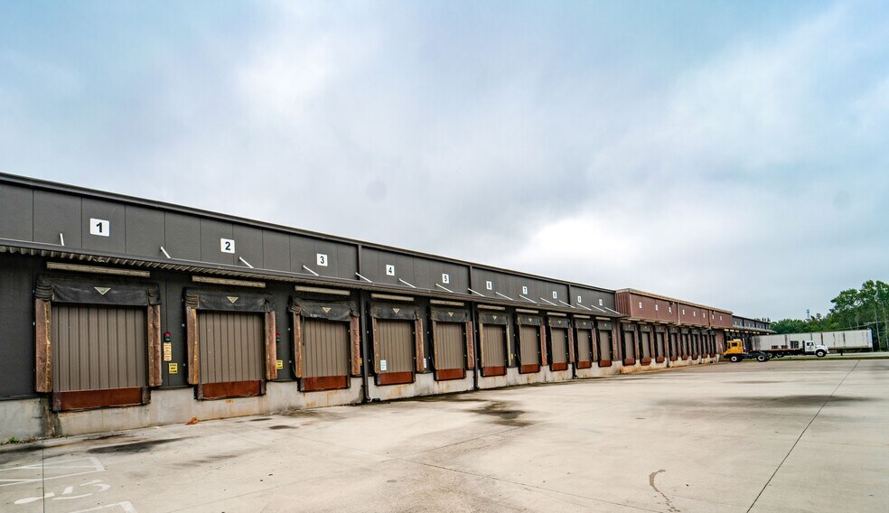 More Photos Of 700 N Main St, Kernersville Warehouse For Sale