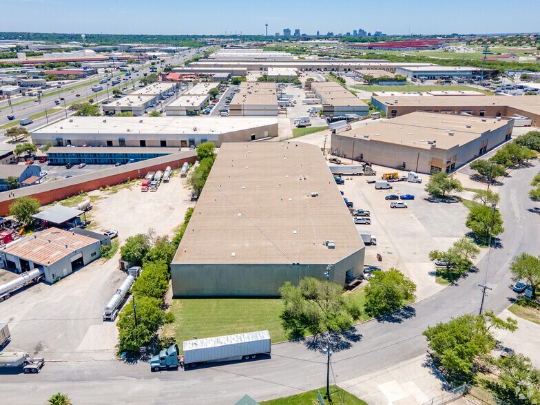 More Photos Of 1751-1769 Shipman Dr, San Antonio Distribution For Lease