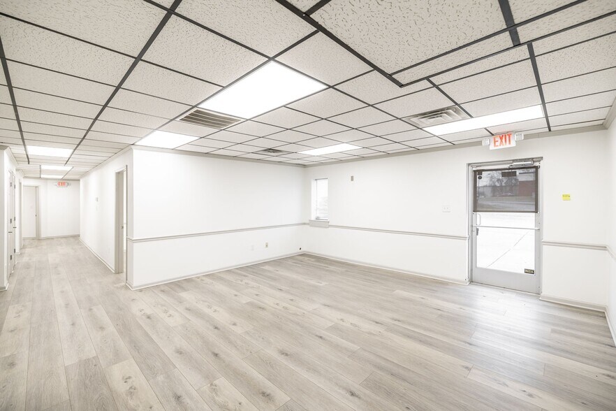 More Photos Of 363 W Main St, Hendersonville Light Distribution For Lease