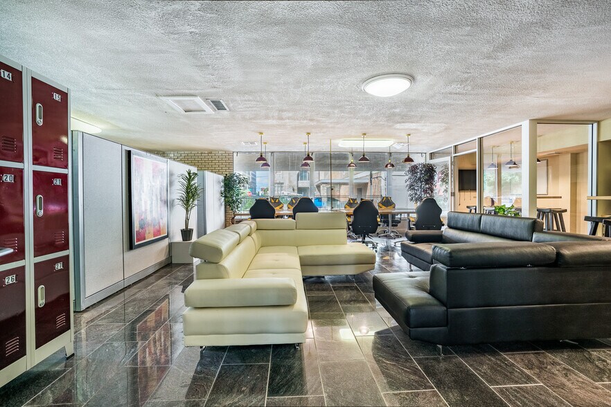 More Photos Of 622 Kempner, Galveston Loft Creative Space For Lease