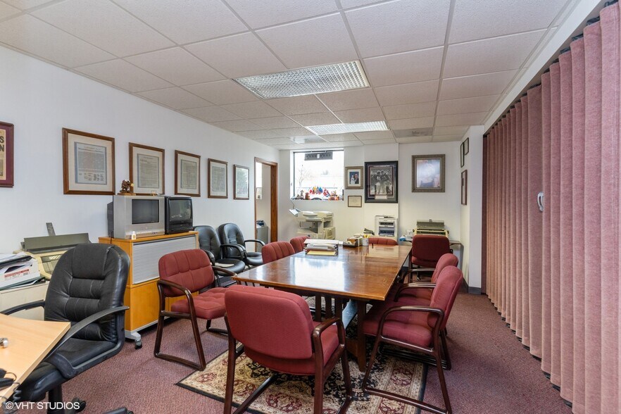 More Photos Of 675 E Irving Park Rd, Roselle Office Residential For Sale
