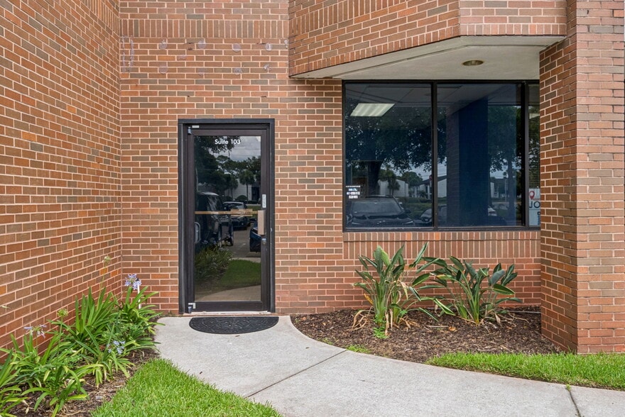 More Photos Of 925 S Semoran Blvd, Winter Park Office Residential For Sale
