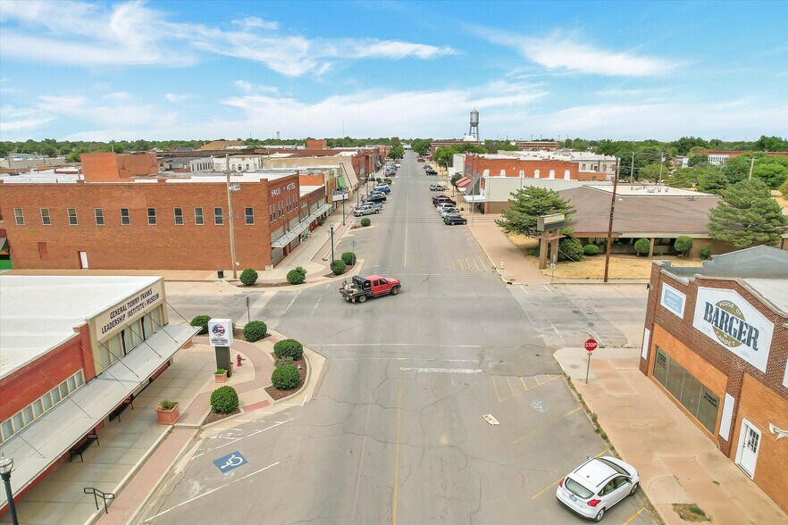 More Photos Of 100 W 4th St, Hobart Restaurant For Sale