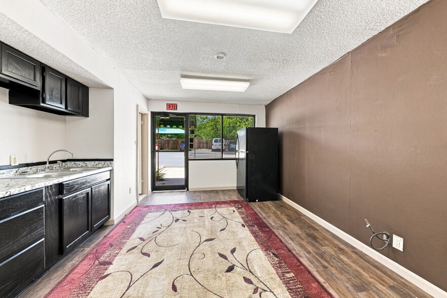 More Photos Of 1131 Babcock Rd, San Antonio Office Residential For Sale