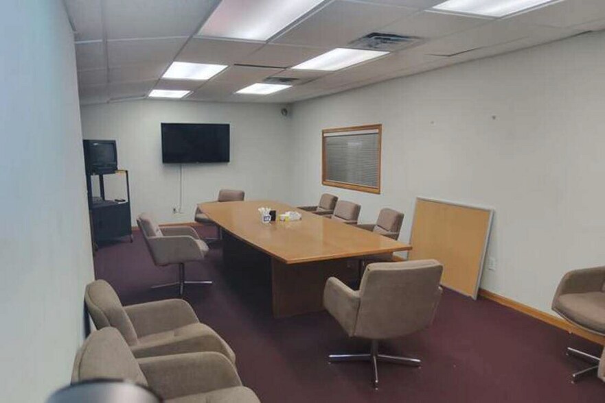 More Photos Of 1121 W Kentucky St, Louisville Distribution For Sale