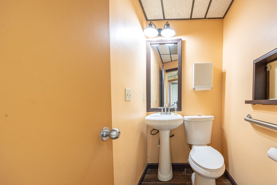 More Photos Of 1226 SW Main Blvd, Lake City Medical For Sale