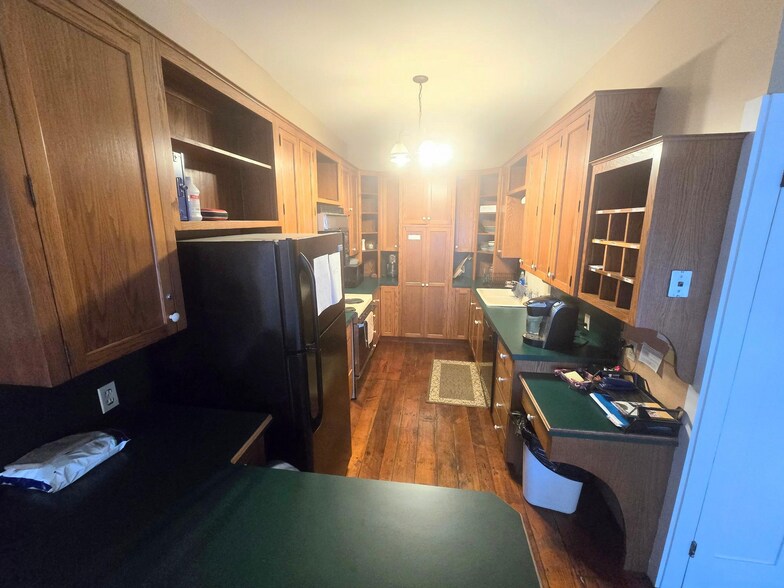 More Photos Of 108-110 S Main St, Manheim Office For Sale