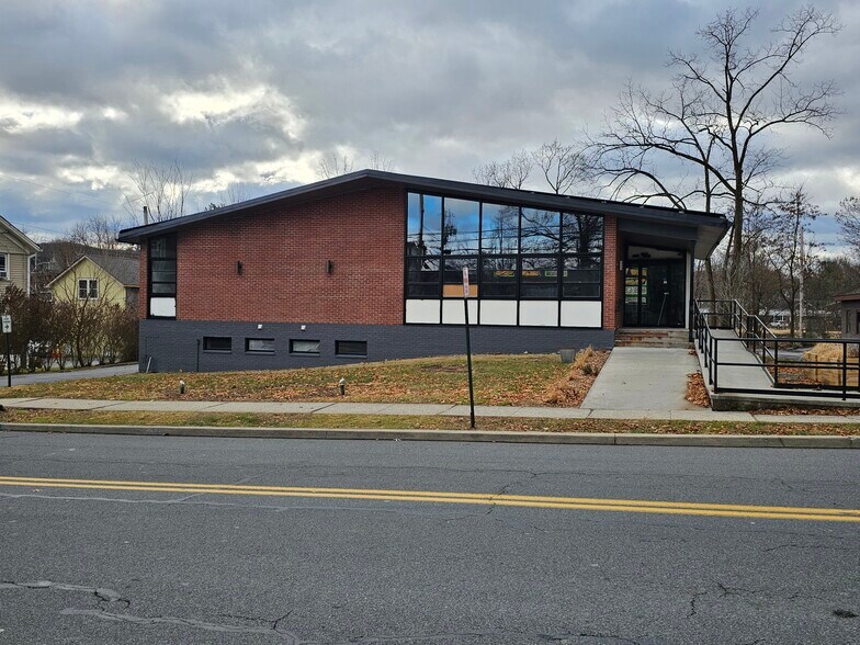 More Photos Of 23 West St, Warwick Office For Lease