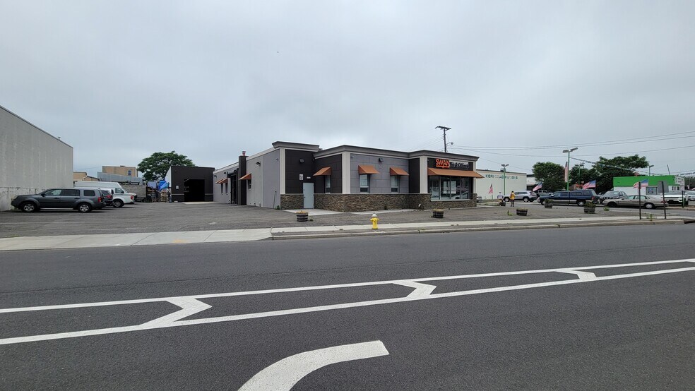 More Photos Of 51 Rushmore St, Westbury Warehouse For Lease